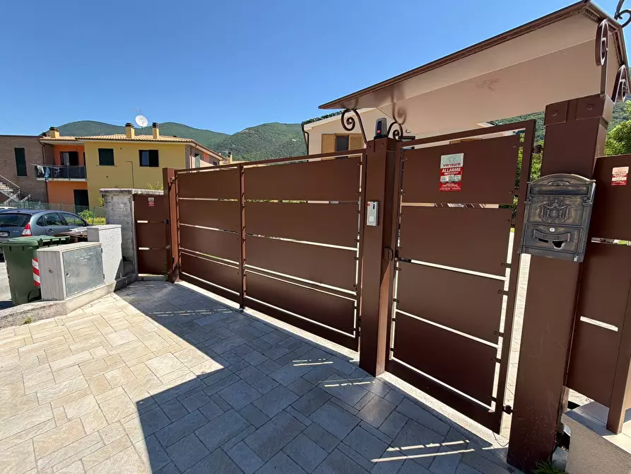 Immagine 2 di Villa in vendita  in BORGO TUFICO a Fabriano