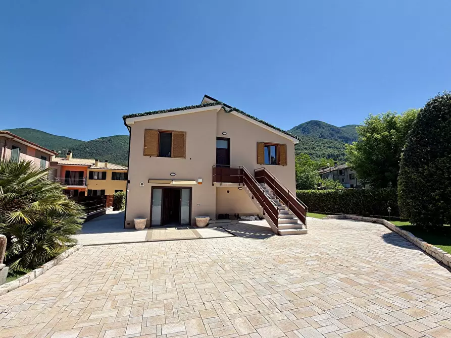 Immagine 6 di Villa in vendita  in BORGO TUFICO a Fabriano