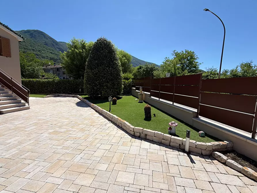 Immagine 19 di Villa in vendita  in BORGO TUFICO a Fabriano