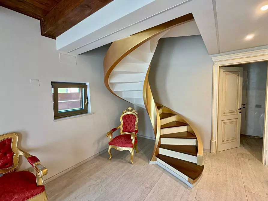 Immagine 1 di Villa in vendita  in BORGO TUFICO a Fabriano