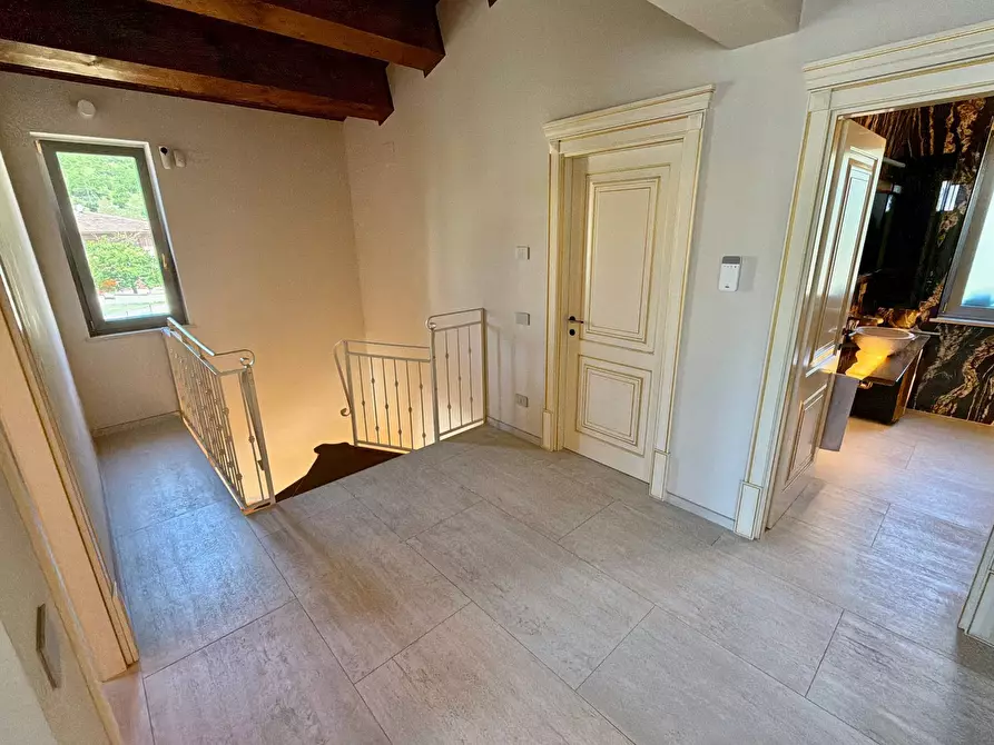Immagine 42 di Villa in vendita  in BORGO TUFICO a Fabriano