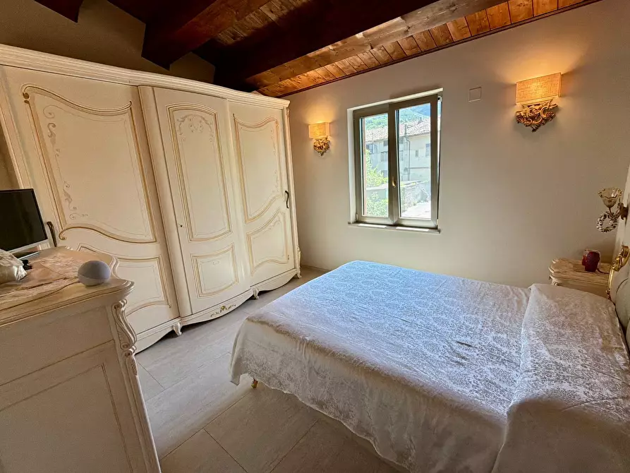 Immagine 45 di Villa in vendita  in BORGO TUFICO a Fabriano
