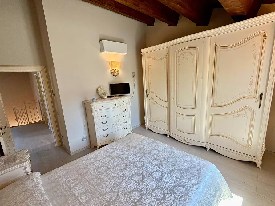 Immagine 46 di Villa in vendita  in BORGO TUFICO a Fabriano