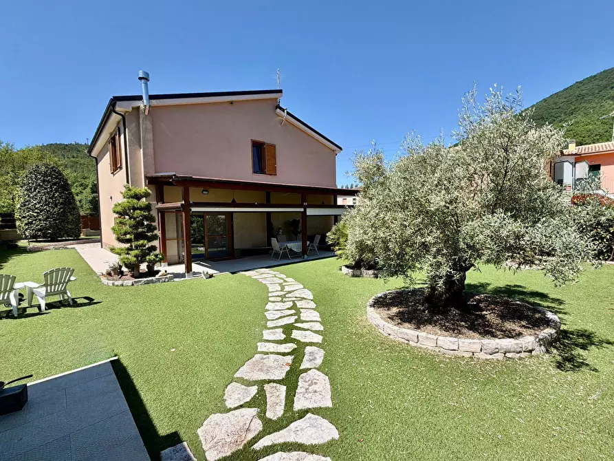 Immagine 11 di Villa in vendita  in BORGO TUFICO a Fabriano