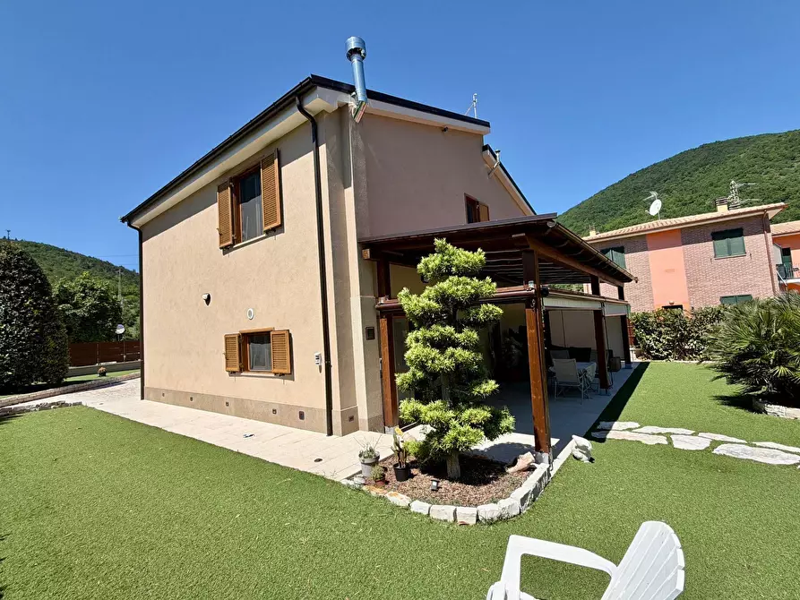 Immagine 5 di Villa in vendita  in BORGO TUFICO a Fabriano