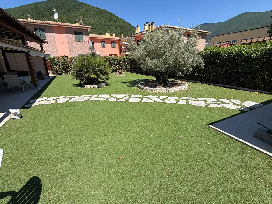 Immagine 17 di Villa in vendita  in BORGO TUFICO a Fabriano