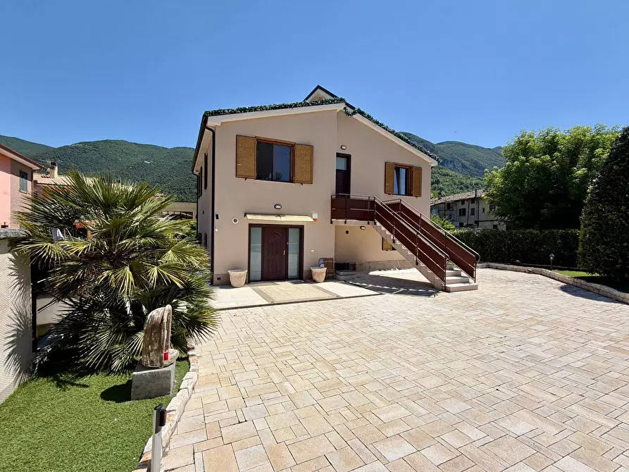 Immagine 8 di Villa in vendita  in BORGO TUFICO a Fabriano