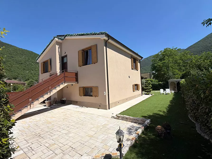 Immagine 7 di Villa in vendita  in BORGO TUFICO a Fabriano