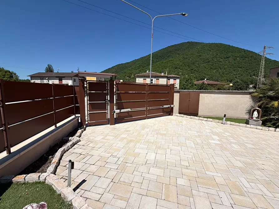 Immagine 9 di Villa in vendita  in BORGO TUFICO a Fabriano