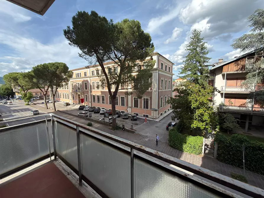 Immagine 1 di Appartamento in vendita  in Viale Zonghi 23 a Fabriano