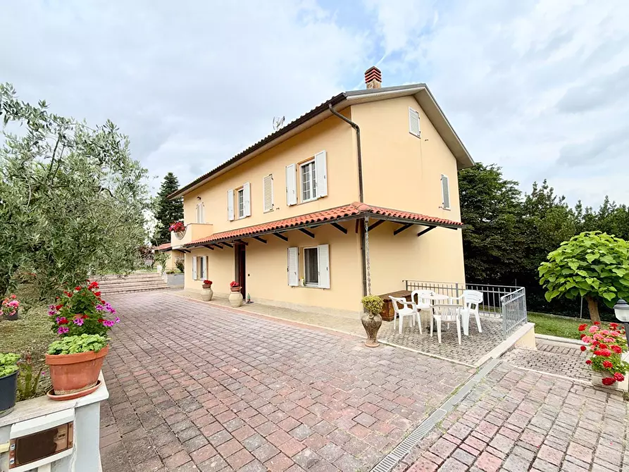 Immagine 1 di Villa in vendita  in Via Montesecco 3 a Jesi