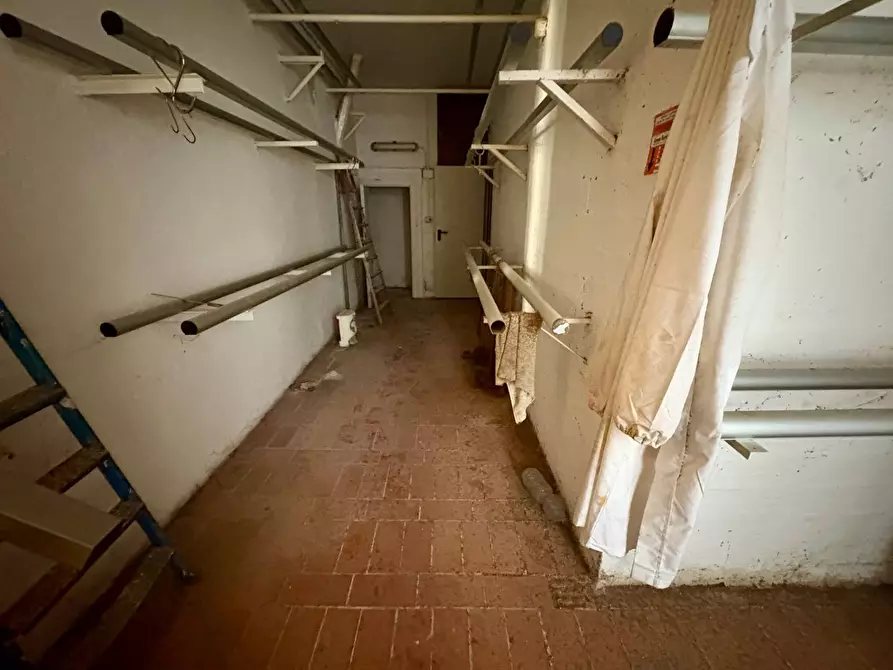 Immagine 19 di Magazzino in vendita  in VIA RAMELLI 3 a Fabriano
