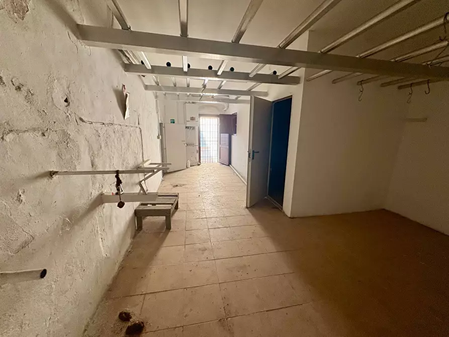 Immagine 25 di Magazzino in vendita  in VIA RAMELLI 3 a Fabriano