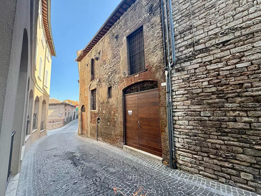 Immagine 1 di Magazzino in vendita  in VIA RAMELLI 3 a Fabriano