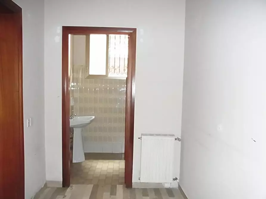 Immagine 5 di Negozio in affitto  a Crocetta Del Montello