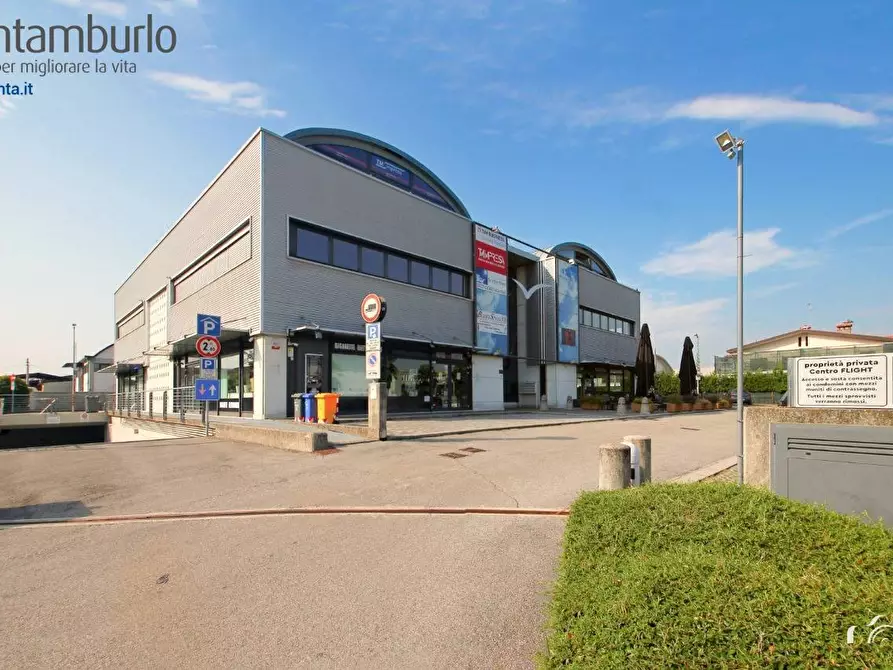 Immagine 6 di Negozio in vendita  a Treviso