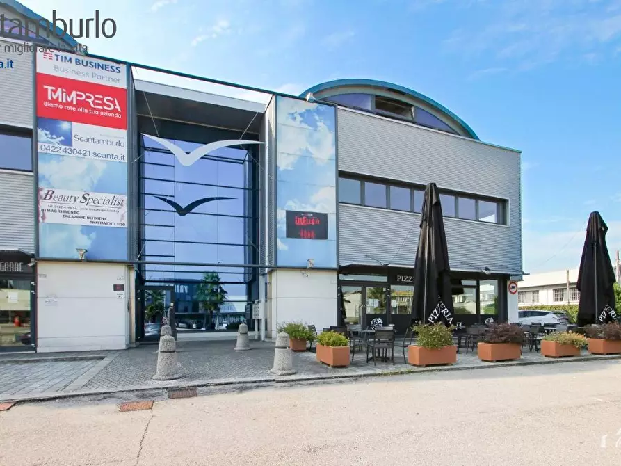 Immagine 12 di Negozio in vendita  a Treviso