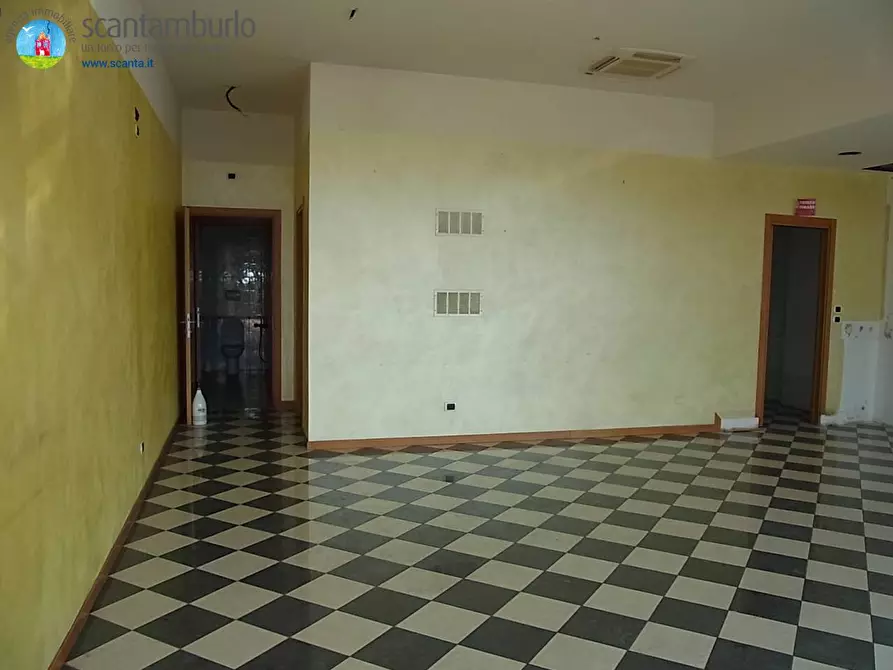 Immagine 8 di Negozio in vendita  a Treviso