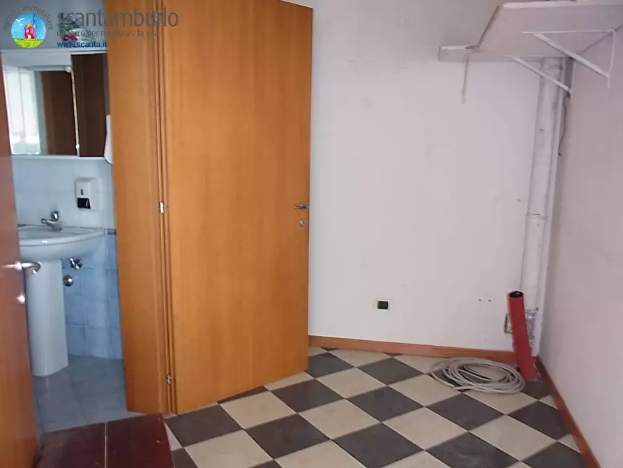 Immagine 9 di Negozio in vendita  a Treviso