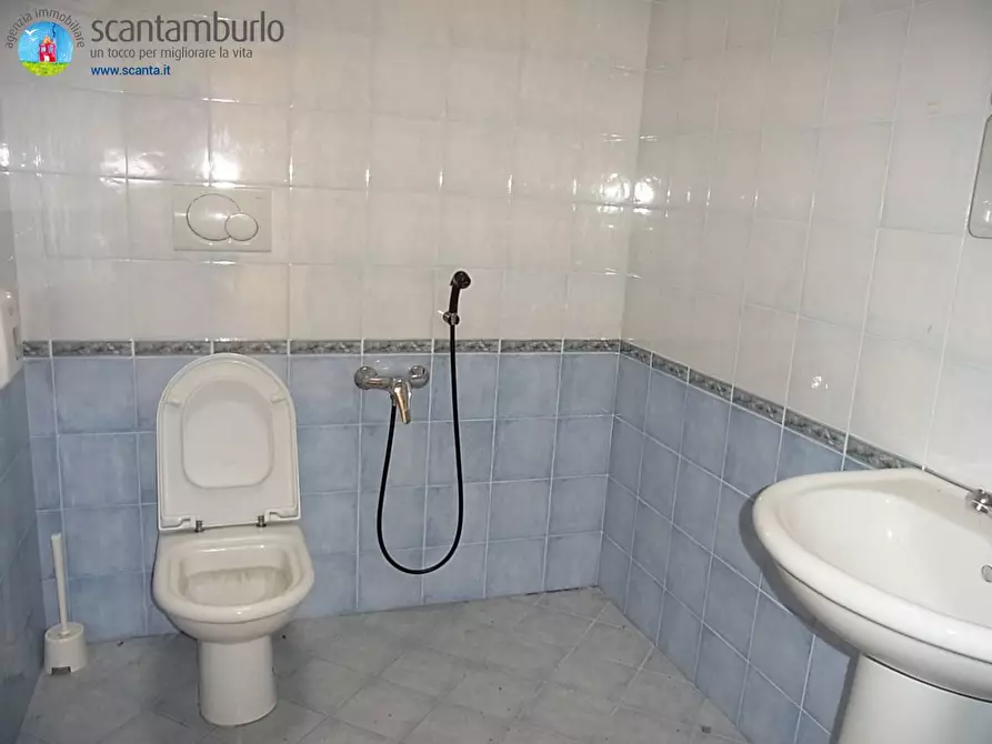 Immagine 6 di Negozio in vendita  a Treviso