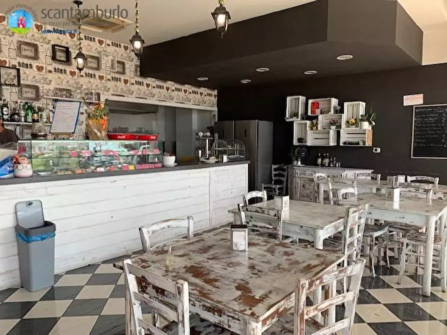 Immagine 1 di Negozio in vendita  a Treviso