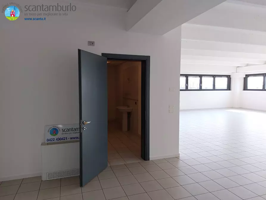 Immagine 3 di Negozio in affitto  a Treviso