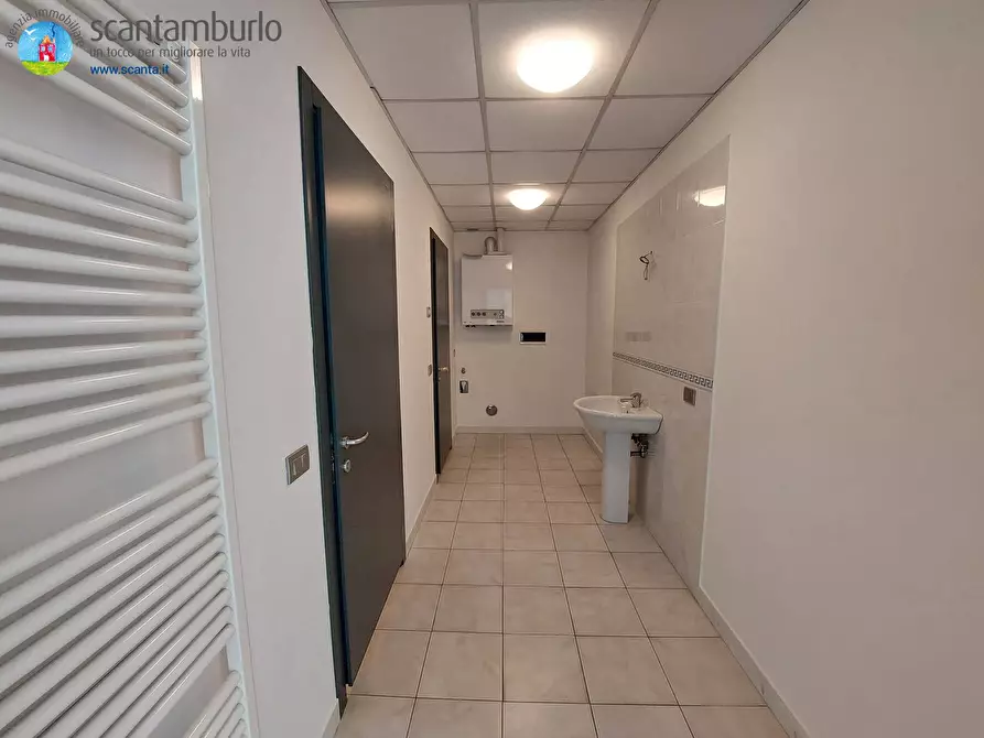 Immagine 5 di Negozio in affitto  a Treviso