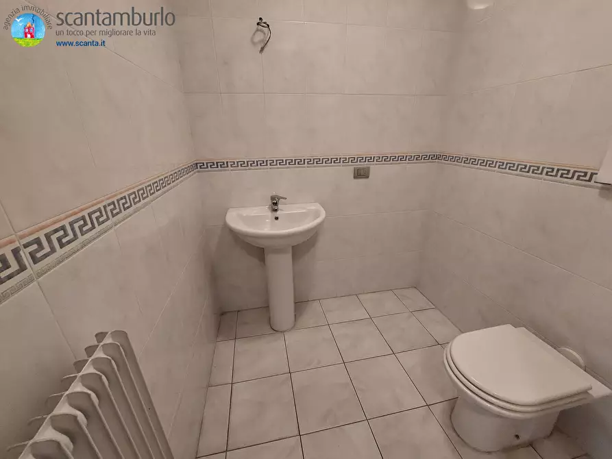 Immagine 15 di Negozio in affitto  a Treviso