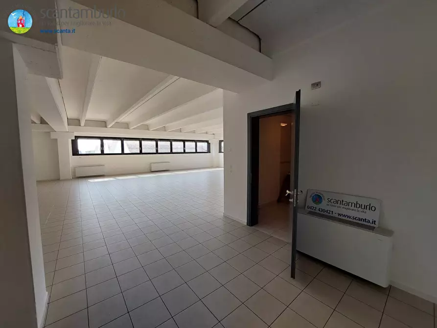 Immagine 16 di Negozio in affitto  a Treviso
