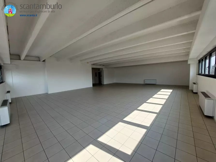 Immagine 19 di Negozio in affitto  a Treviso