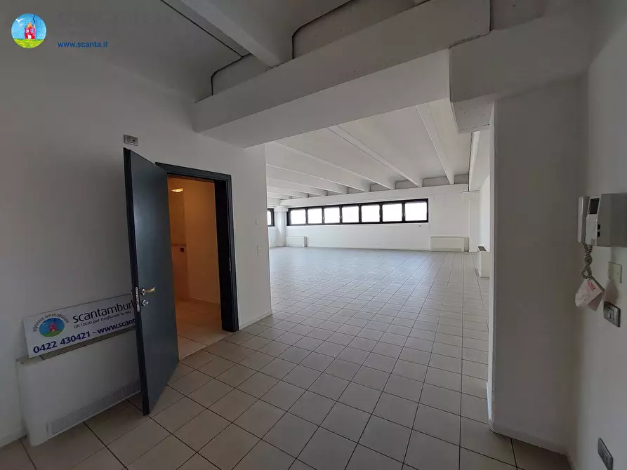 Immagine 21 di Negozio in affitto  a Treviso