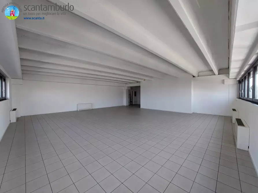 Immagine 23 di Negozio in affitto  a Treviso