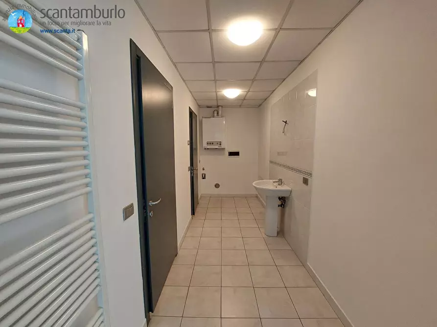 Immagine 25 di Negozio in affitto  a Treviso