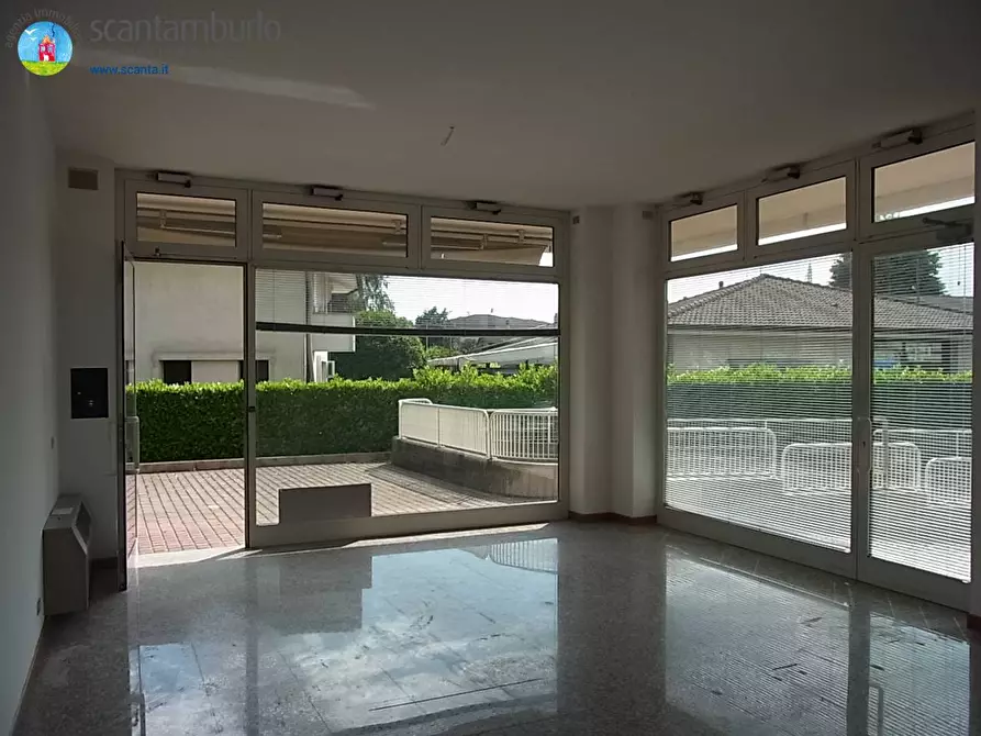 Immagine 8 di Negozio in vendita  a Treviso