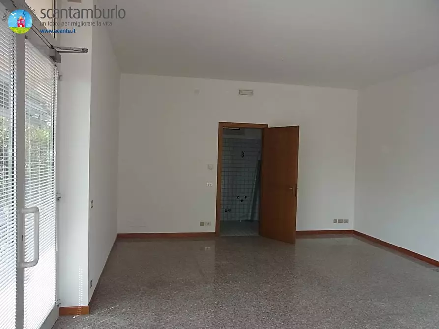 Immagine 2 di Negozio in vendita  a Treviso