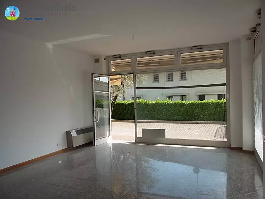 Immagine 9 di Negozio in vendita  a Treviso