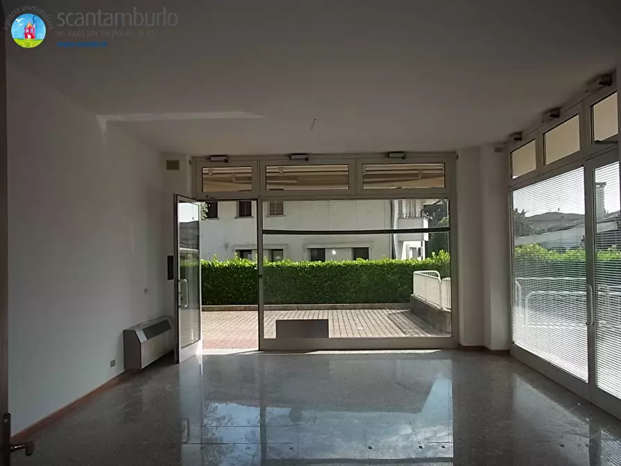 Immagine 6 di Negozio in vendita  a Treviso