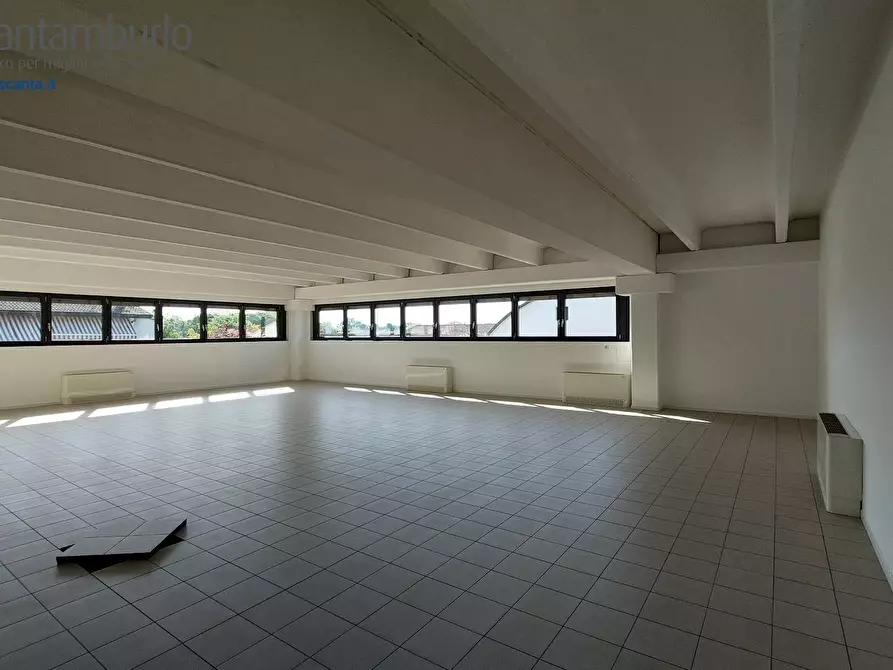 Immagine 9 di Negozio in vendita  a Treviso