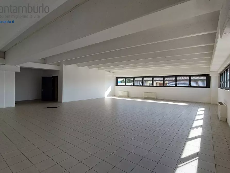 Immagine 8 di Negozio in vendita  a Treviso