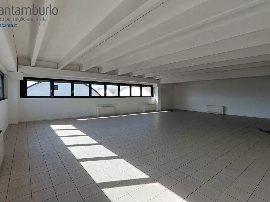 Immagine 6 di Negozio in vendita  a Treviso