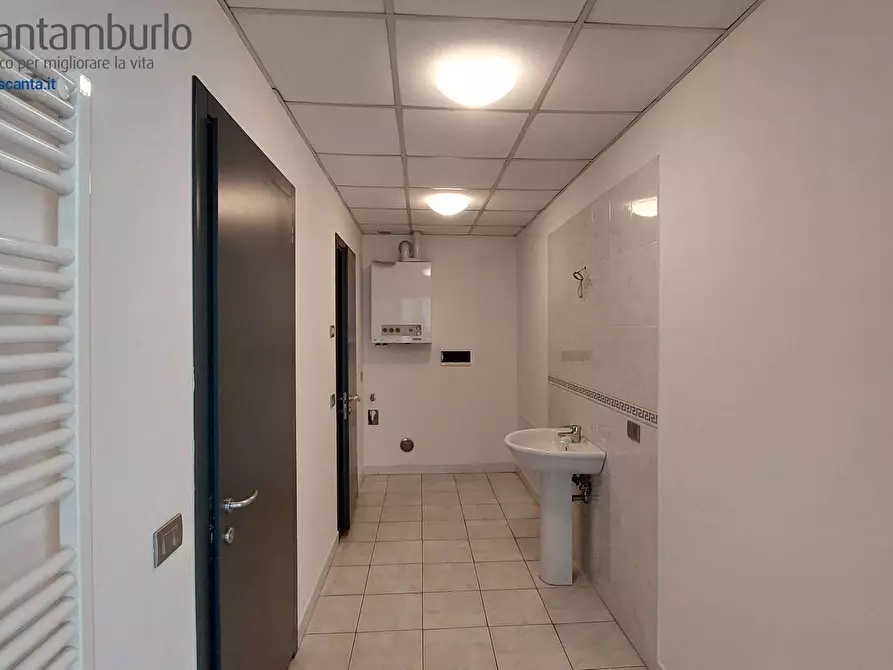 Immagine 2 di Negozio in vendita  a Treviso