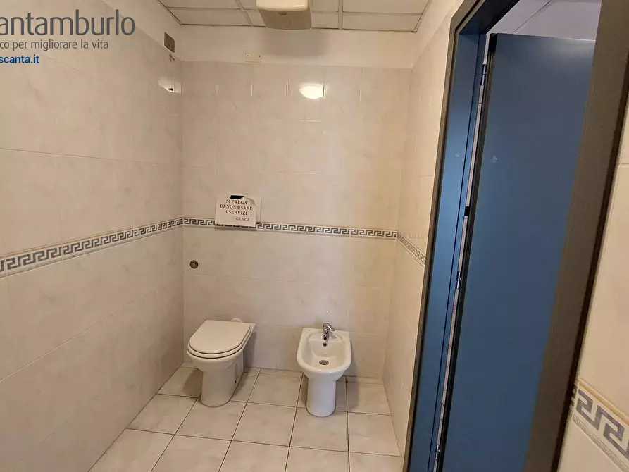 Immagine 13 di Negozio in vendita  a Treviso