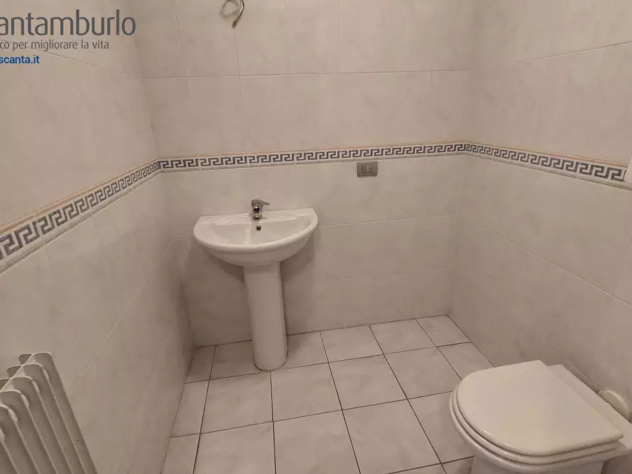 Immagine 15 di Negozio in vendita  a Treviso