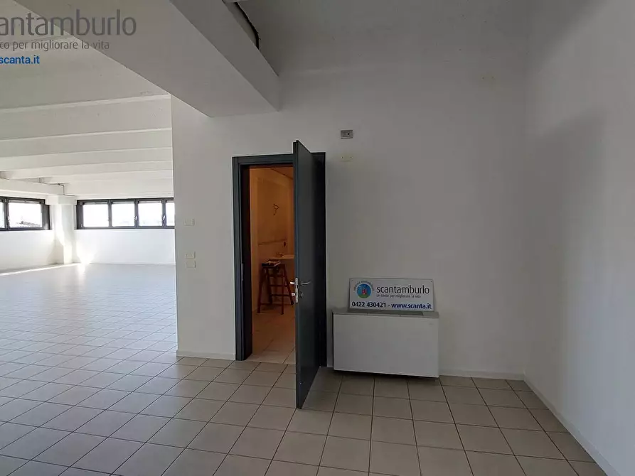 Immagine 7 di Negozio in vendita  a Treviso