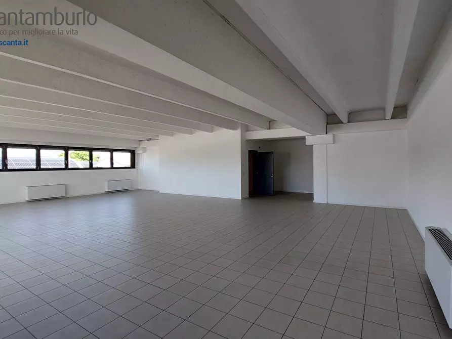 Immagine 5 di Negozio in vendita  a Treviso