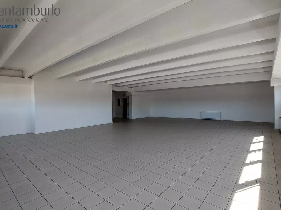 Immagine 6 di Negozio in vendita  a Treviso