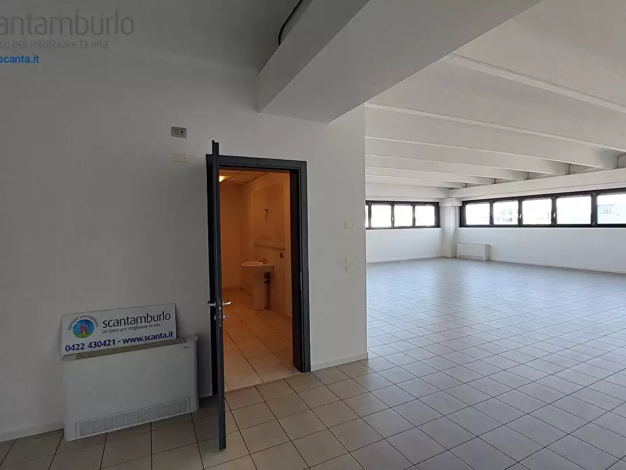 Immagine 7 di Negozio in vendita  a Treviso