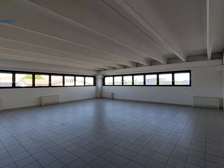 Immagine 3 di Negozio in vendita  a Treviso