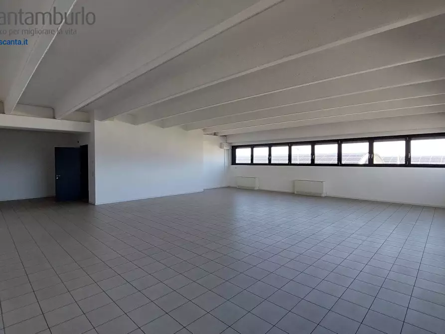 Immagine 6 di Negozio in vendita  a Treviso