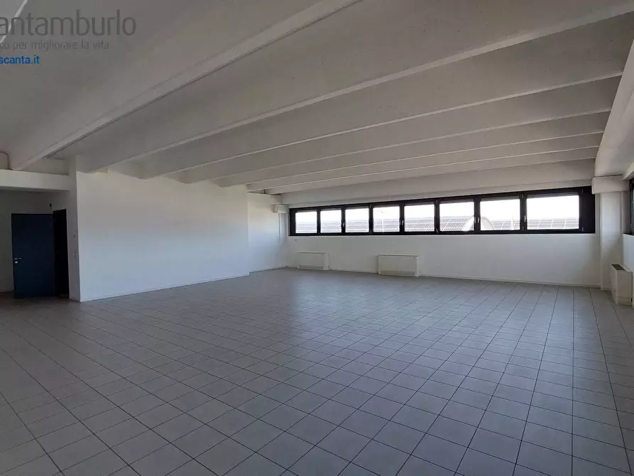 Immagine 5 di Negozio in vendita  a Treviso